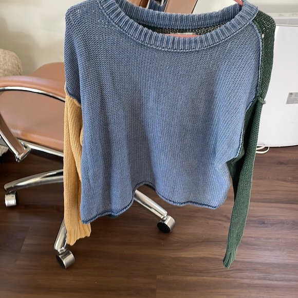 AMERICAN EAGLE WOMEN SWEATER SIZE MEDIUM - Picture 1 of 2